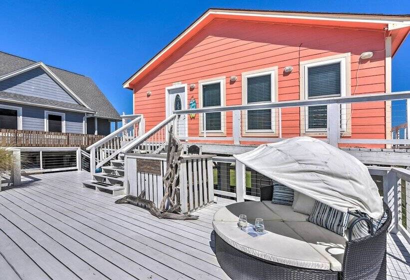 Sunny Freeport Home W/ Deck & Ocean Views!