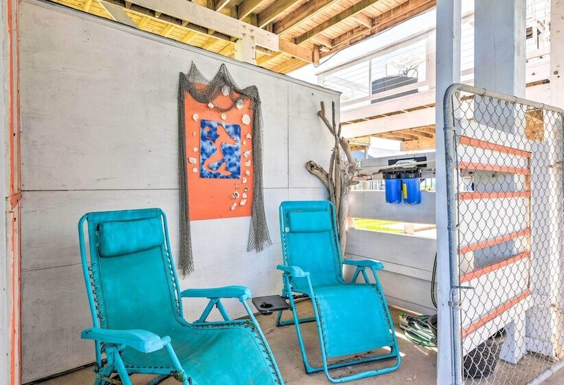 Sunny Freeport Home W/ Deck & Ocean Views!