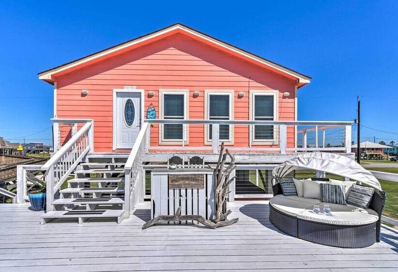 Sunny Freeport Home W/ Deck & Ocean Views!