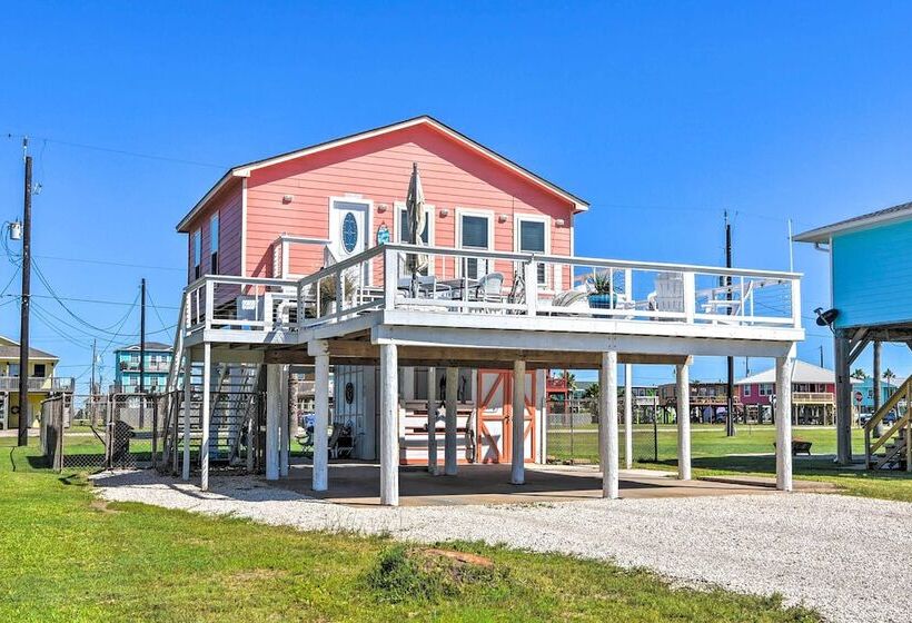 Sunny Freeport Home W/ Deck & Ocean Views!