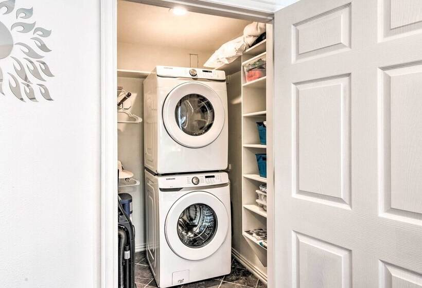 Sunny Freeport Home W/ Deck & Ocean Views!