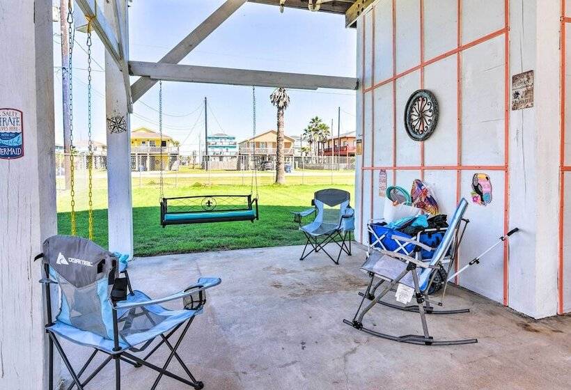 Sunny Freeport Home W/ Deck & Ocean Views!