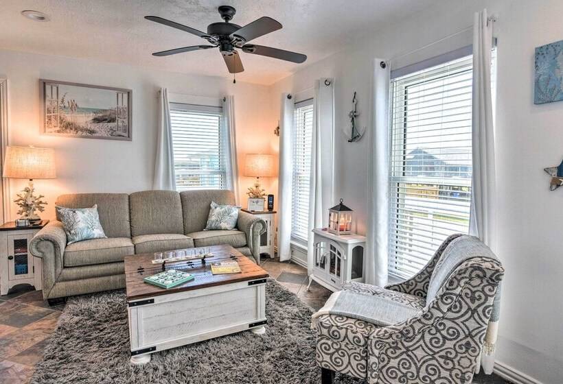 Sunny Freeport Home W/ Deck & Ocean Views!