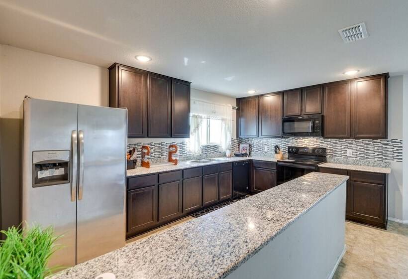 Texas Retreat W/ Patio Near Kayaking & Golfing!