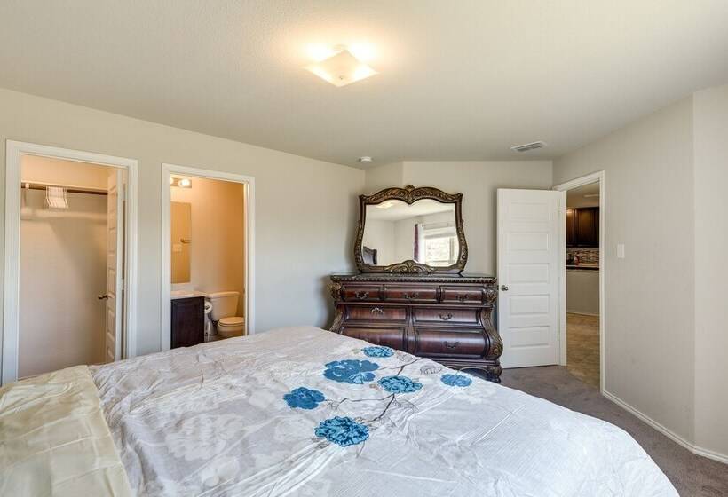 Texas Retreat W/ Patio Near Kayaking & Golfing!