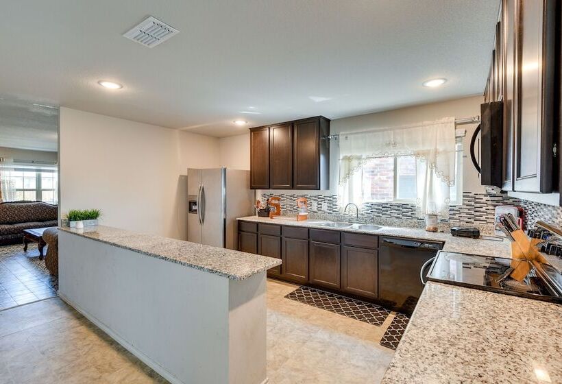 Texas Retreat W/ Patio Near Kayaking & Golfing!