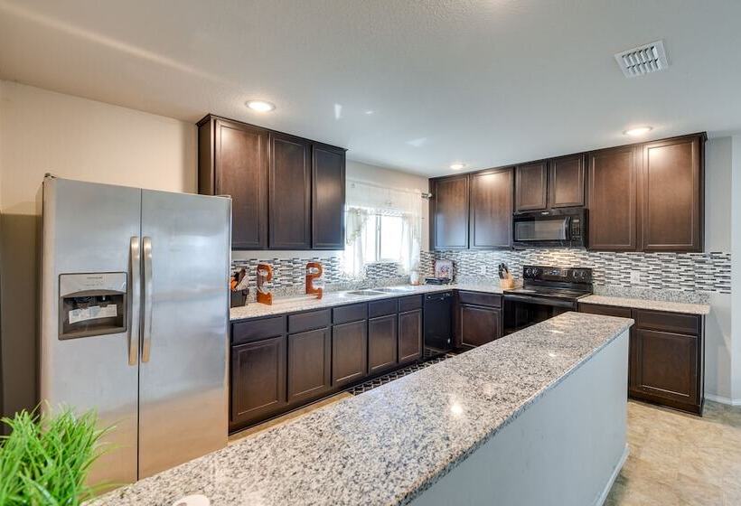 Texas Retreat W/ Patio Near Kayaking & Golfing!