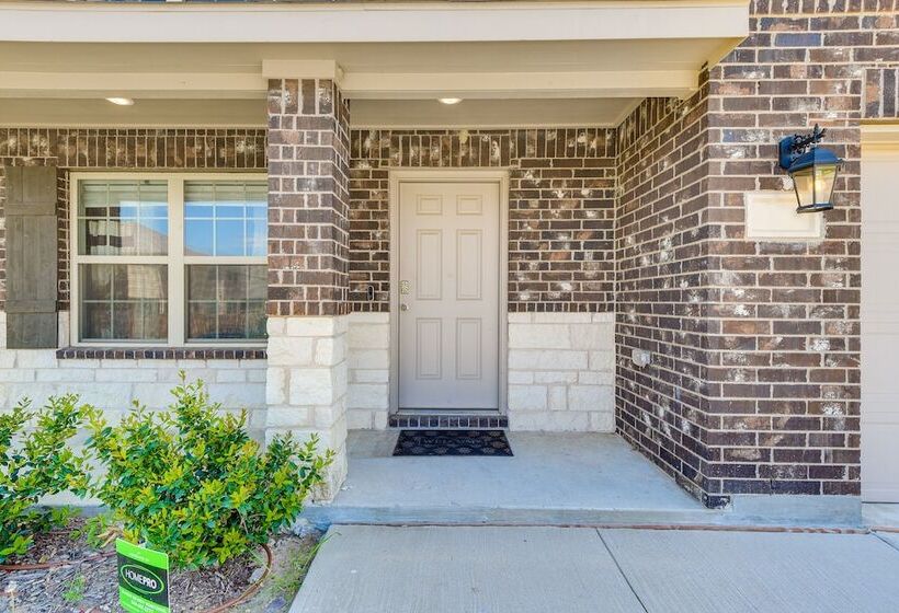 Texas Retreat W/ Patio Near Kayaking & Golfing!