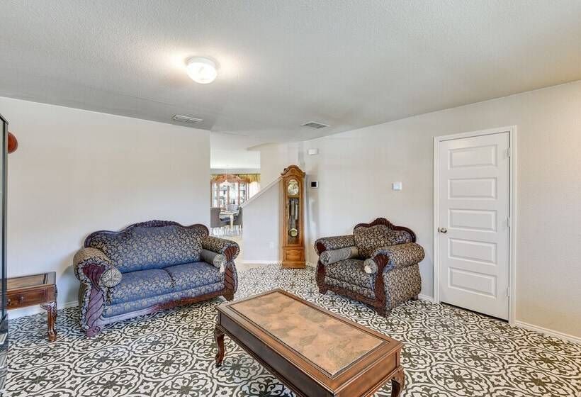 Texas Retreat W/ Patio Near Kayaking & Golfing!