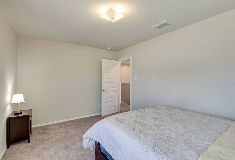 Texas Retreat W/ Patio Near Kayaking & Golfing!