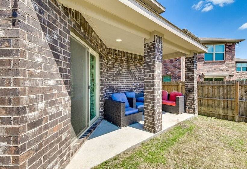 Texas Retreat W/ Patio Near Kayaking & Golfing!