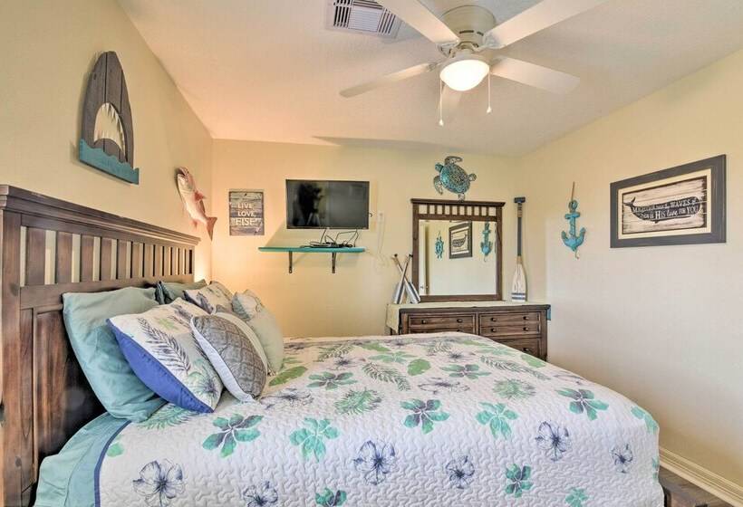 Private Beach Access: Coastal Freeport Home!