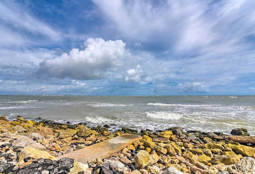 Private Beach Access: Coastal Freeport Home!