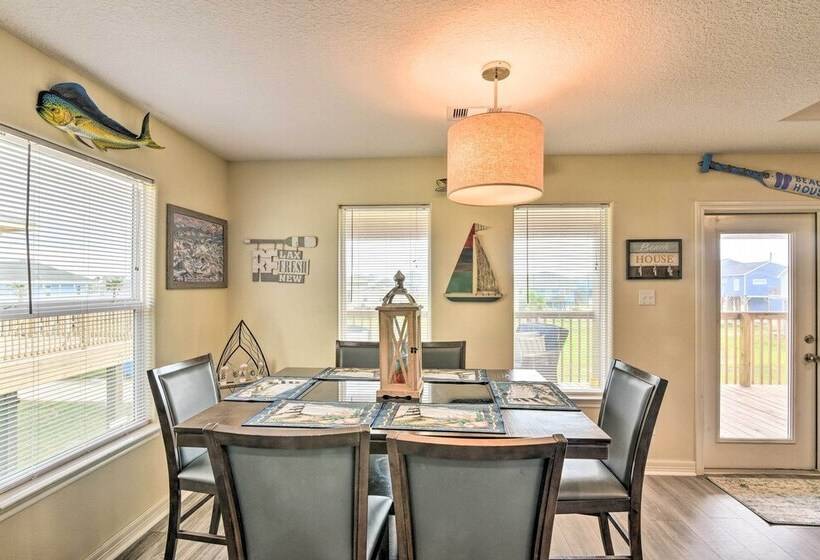 Private Beach Access: Coastal Freeport Home!