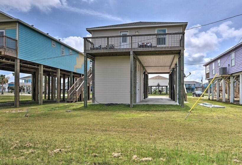 Private Beach Access: Coastal Freeport Home!