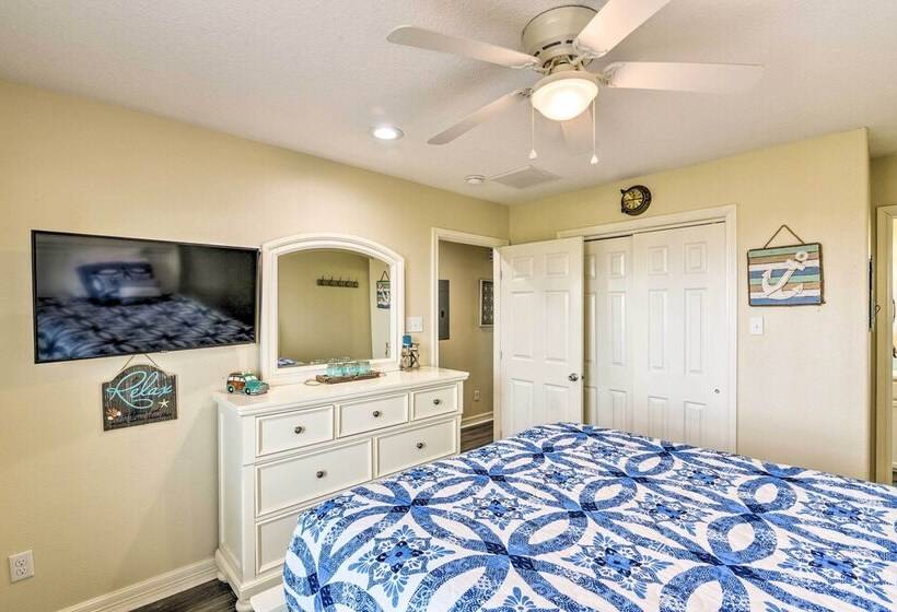 Private Beach Access: Coastal Freeport Home!