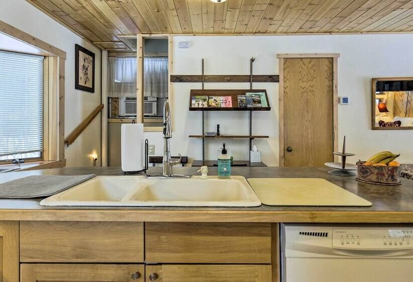 Three Lakes Home, Walk To Virgin Lake