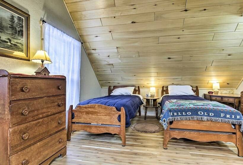 Three Lakes Home, Walk To Virgin Lake