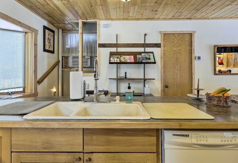 Three Lakes Home, Walk To Virgin Lake