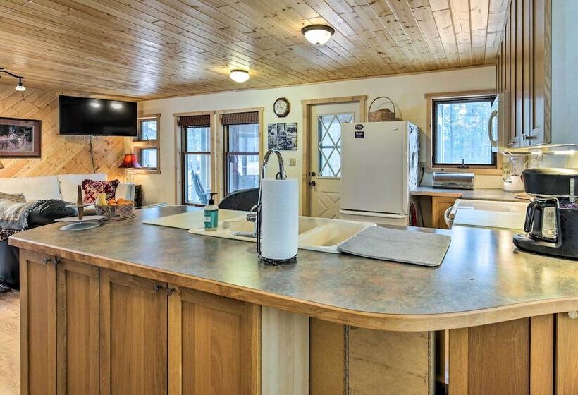 Three Lakes Home, Walk To Virgin Lake