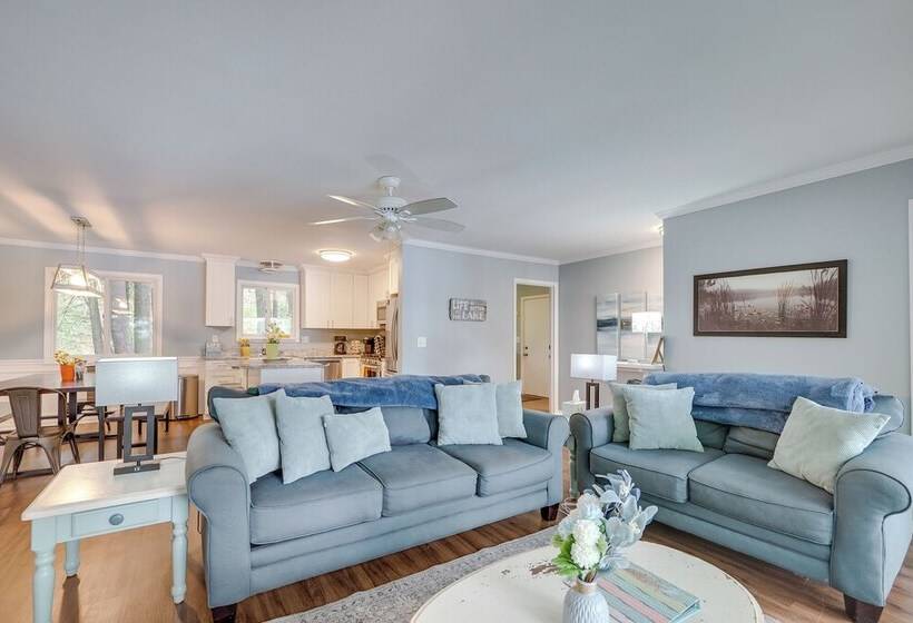 Traverse City Retreat W/ Deck & Lake Access