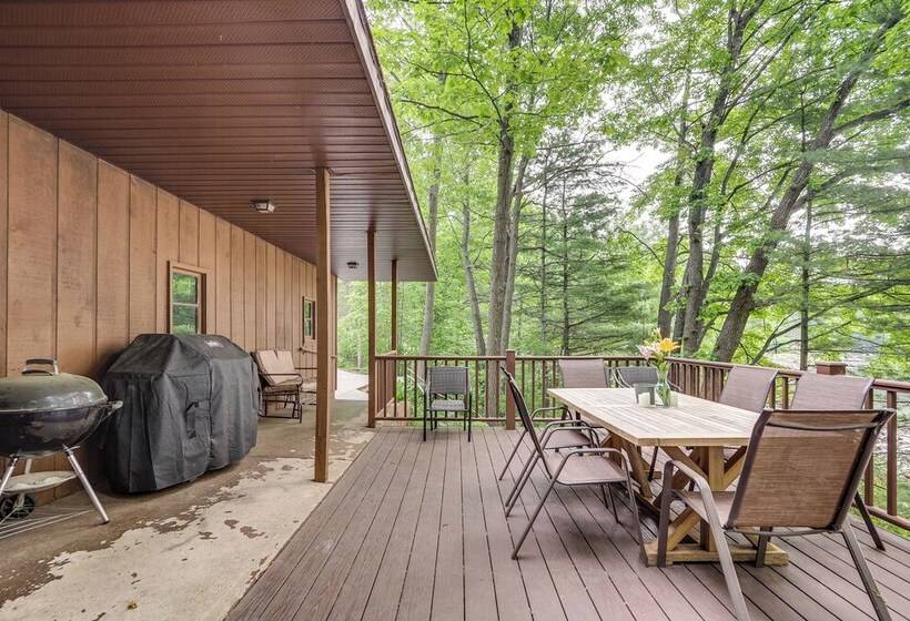 Traverse City Retreat W/ Deck & Lake Access