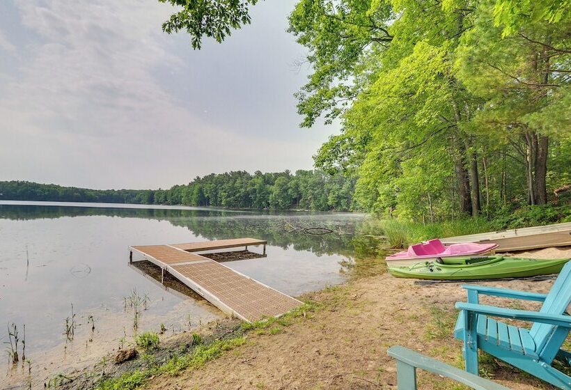 Traverse City Retreat W/ Deck & Lake Access