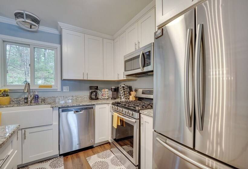 Traverse City Retreat W/ Deck & Lake Access