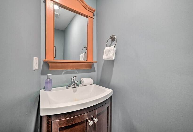 Traverse City Retreat W/ Deck & Lake Access