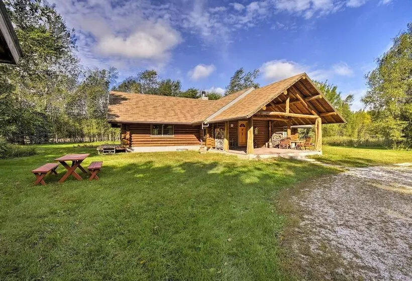 Valders Log Home Near Eea Air Show & Sheboygan!