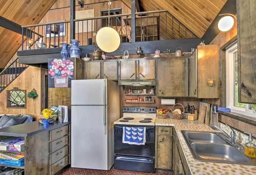 Waterfront Cabin W/ Fire Pit In Gig Harbor!