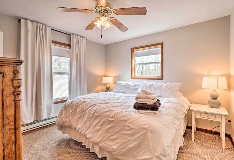 Albrightsville Cabin W/ Fire Pit: Swim, Hike & Ski