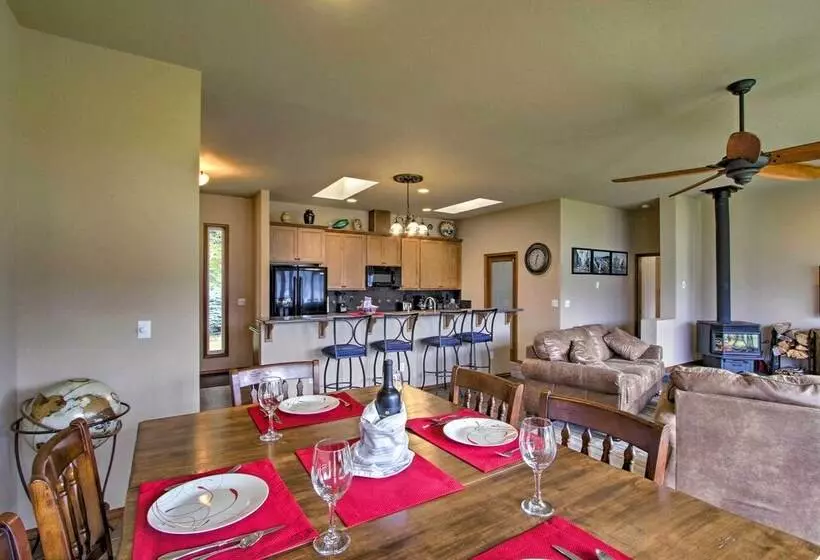 Bayside Home   6 Miles To Olympic National Forest!