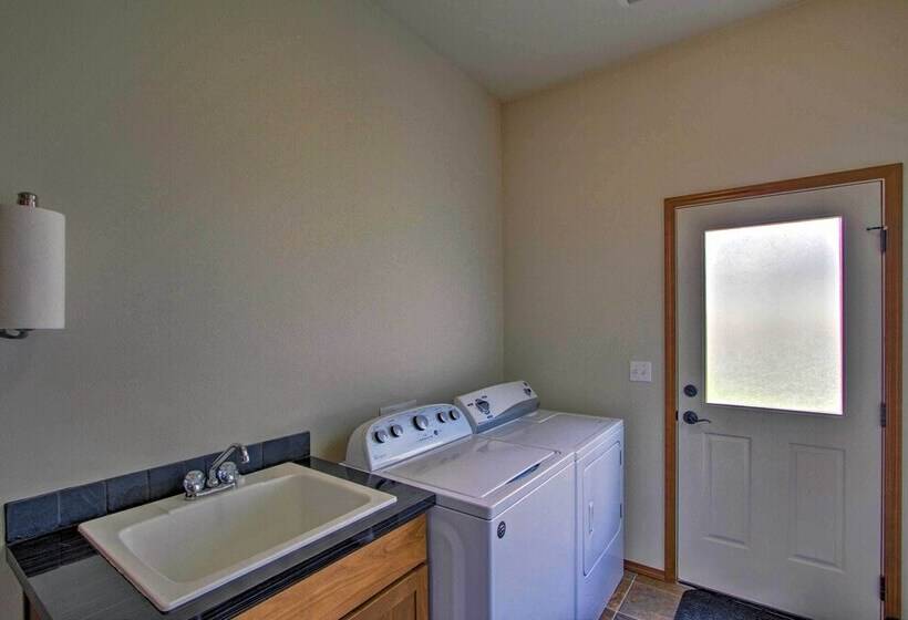 Bayside Home   6 Miles To Olympic National Forest!