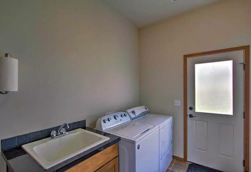 Bayside Home   6 Miles To Olympic National Forest!