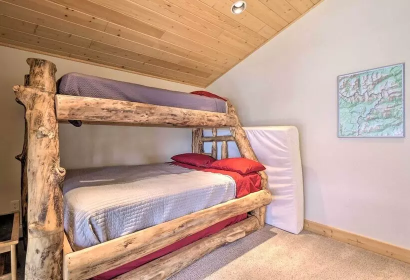 Breathtaking Lake View Retreat W/ On Site Hiking!