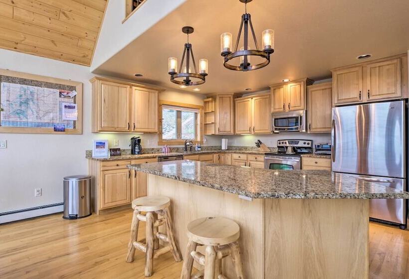 Breathtaking Lake View Retreat W/ On Site Hiking!