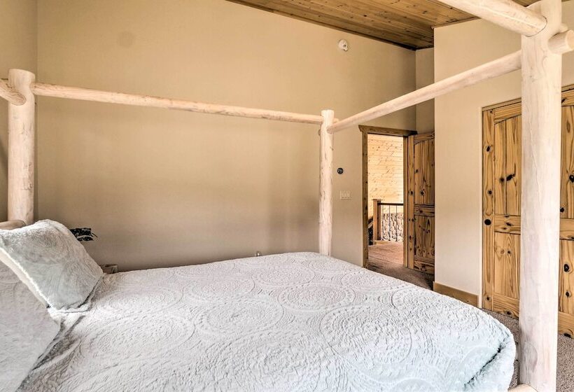 Breathtaking Lake View Retreat W/ On Site Hiking!