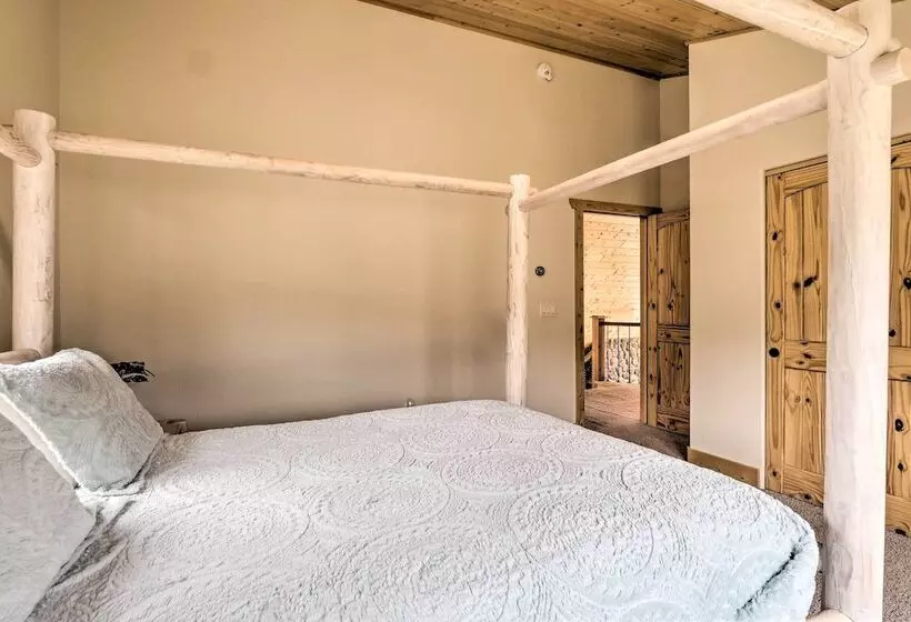 Breathtaking Lake View Retreat W/ On Site Hiking!