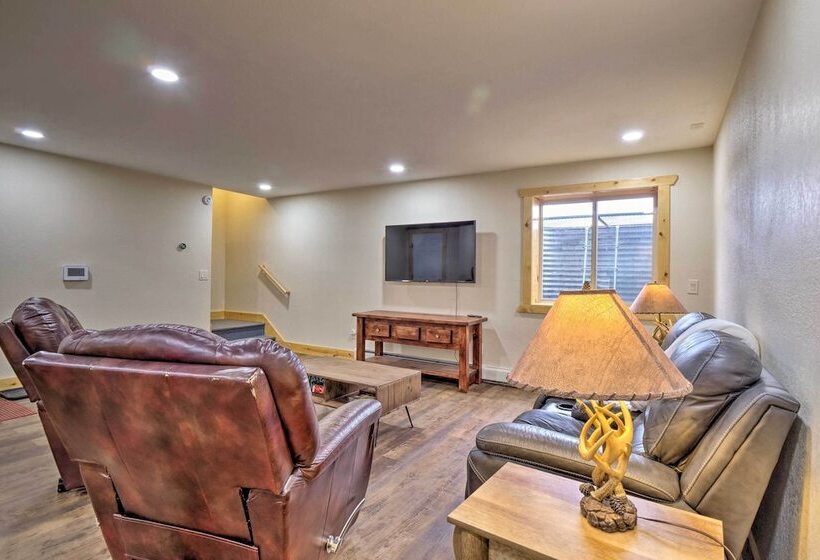 Breathtaking Lake View Retreat W/ On Site Hiking!