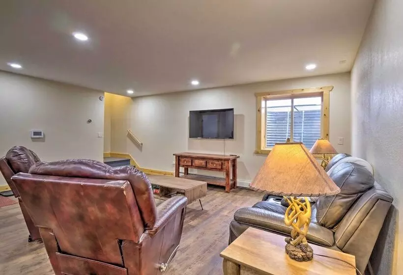 Breathtaking Lake View Retreat W/ On Site Hiking!