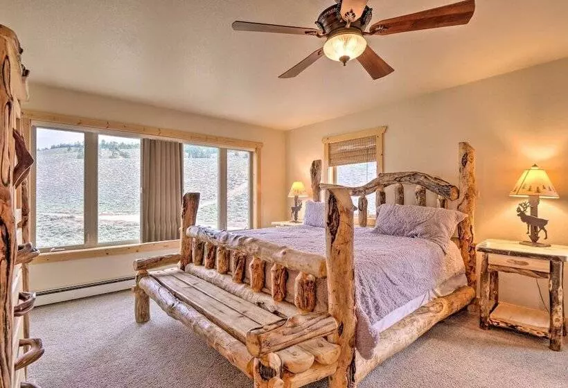 Breathtaking Lake View Retreat W/ On Site Hiking!