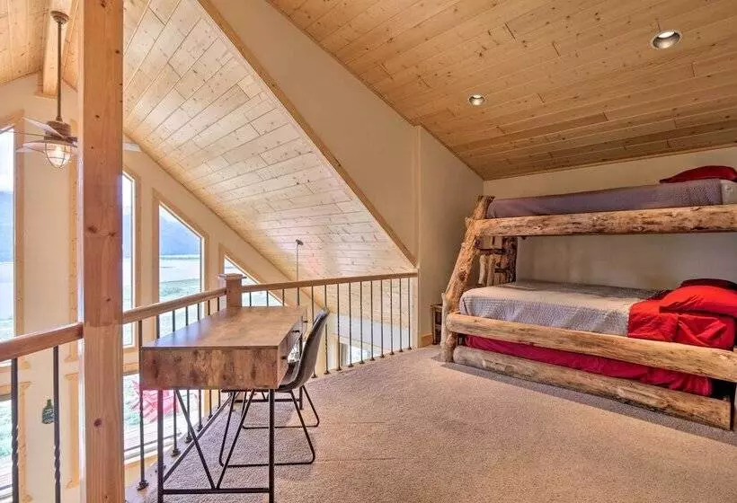 Breathtaking Lake View Retreat W/ On Site Hiking!