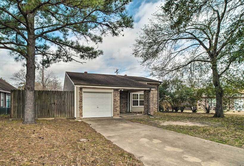 Bright College Station Abode: 3 Mi To Kyle Field