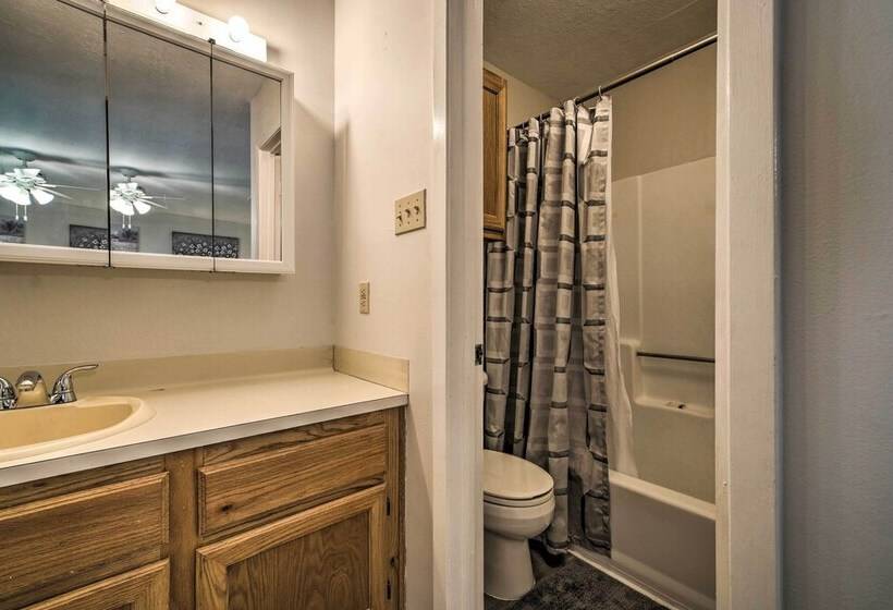 Bright College Station Abode: 3 Mi To Kyle Field