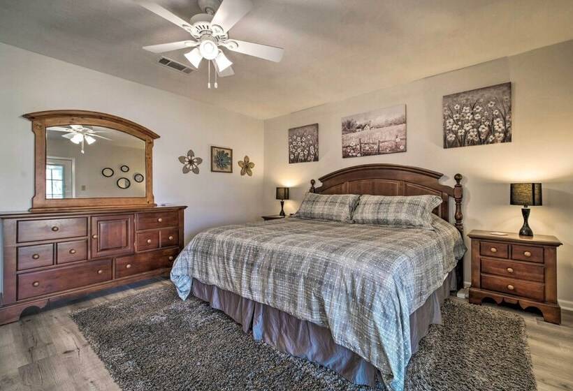 Bright College Station Abode: 3 Mi To Kyle Field