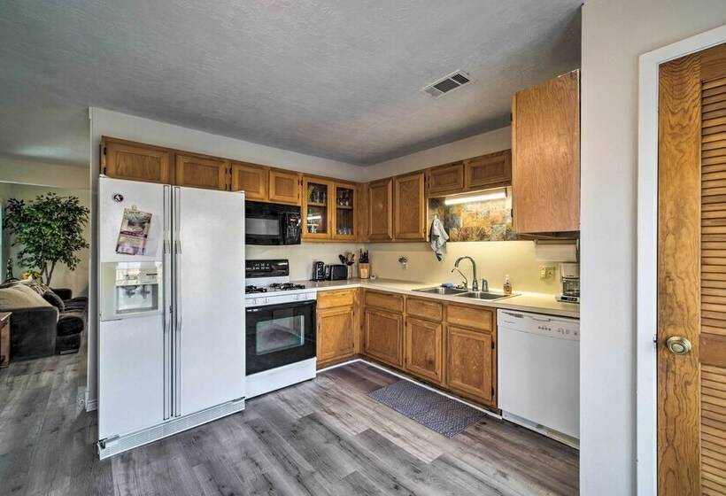 Bright College Station Abode: 3 Mi To Kyle Field