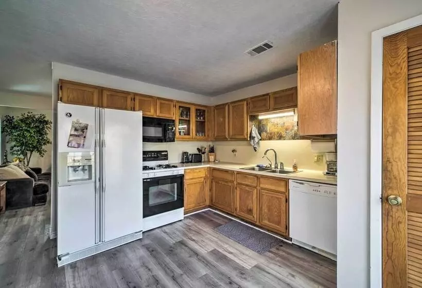 Bright College Station Abode: 3 Mi To Kyle Field