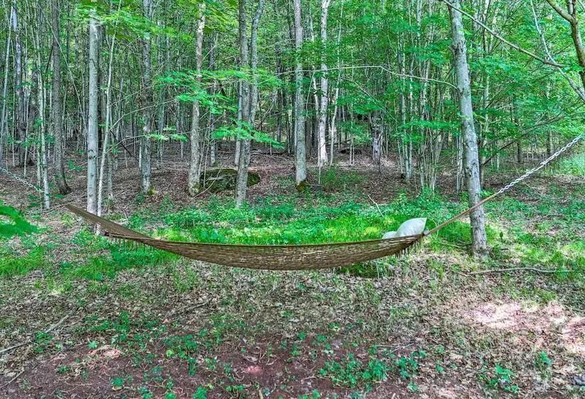 Bright Tucked Away Cabin W/ Furnished Deck + Grill