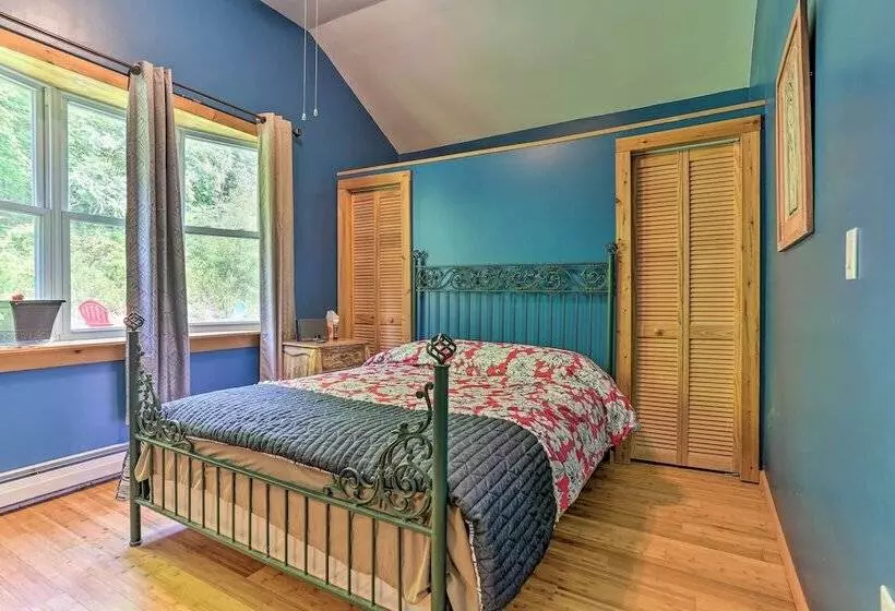 Bright Tucked Away Cabin W/ Furnished Deck + Grill